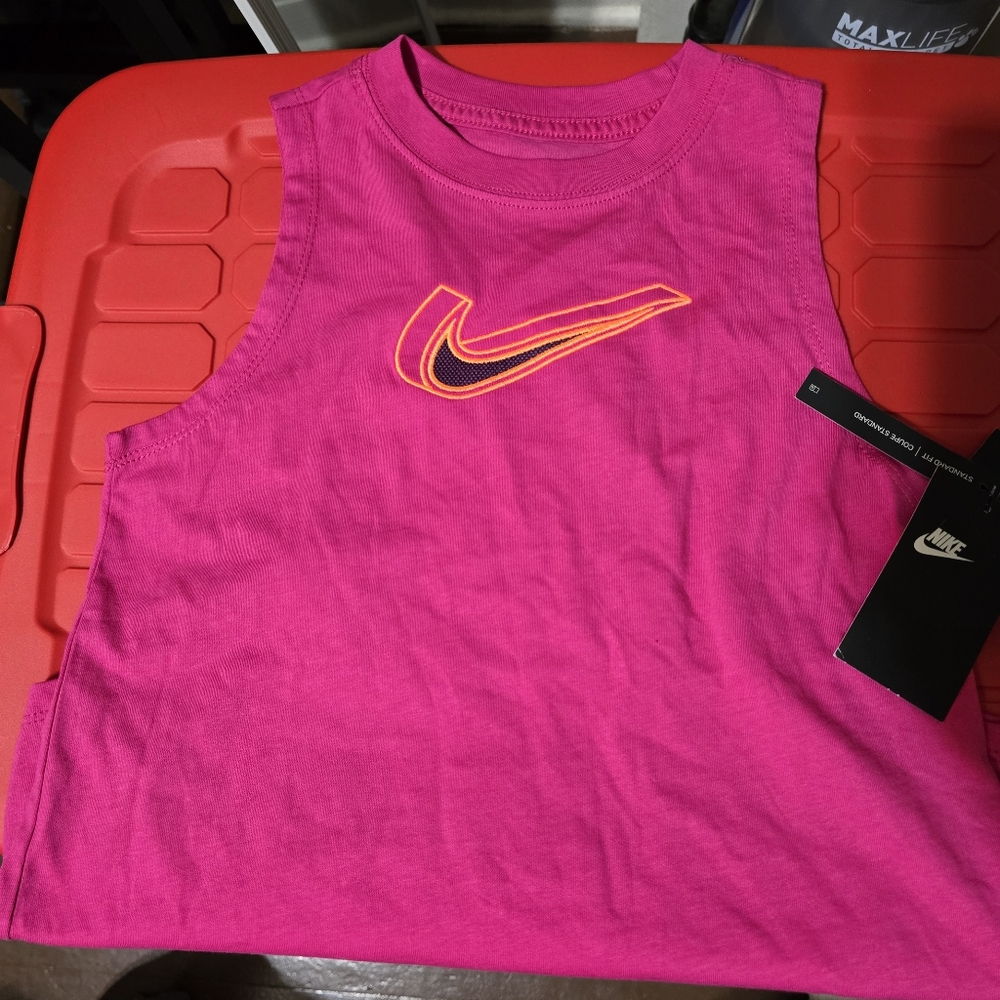 Nike girls sleeveless shirt